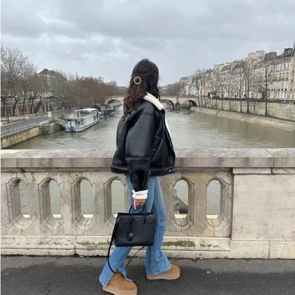 UGG Classic Ultra Mini Boot Women Size 9 - Picture 3 of 11